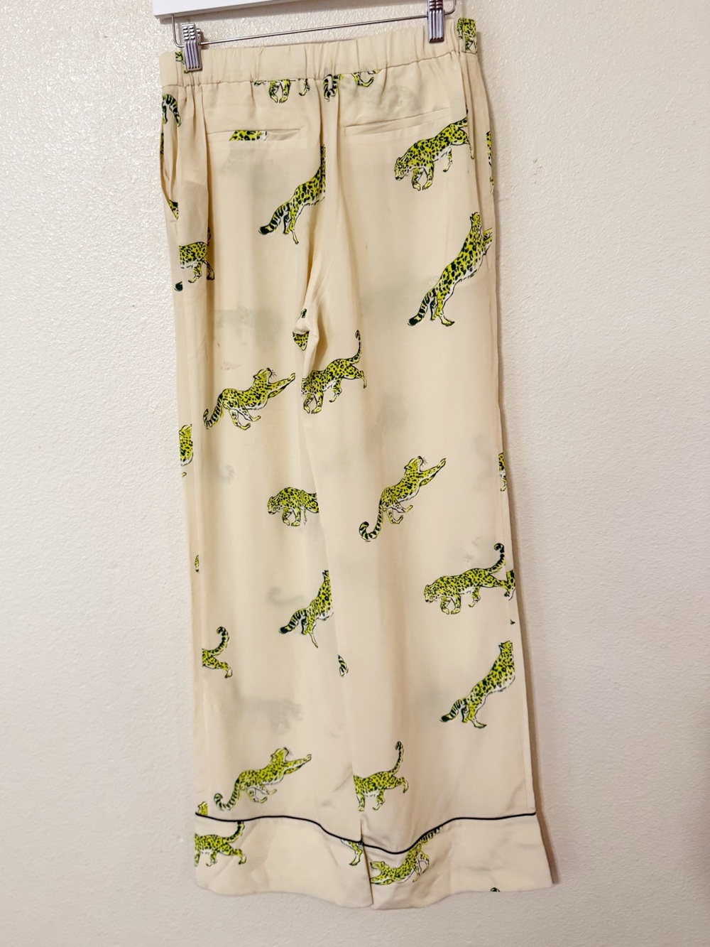 Equipment Joselyn Leopard Silk Novelty Pajama Pants size XXS $275 MSRP - Picture 5 of 9